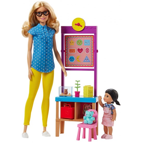 Fjb29 barbie - playset maestra con bambola. una piccola  allieva. lavagna girevole e accessori